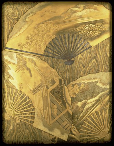 Scatola e coperchio con decorazione a ventaglio con disegni paesaggistici su fondo a venature di legno, presentata al Gojo-in da Matsudaira Dainagon noto no Kami della provincia di Mino nel 1714, dinastia Qing da Chinese School